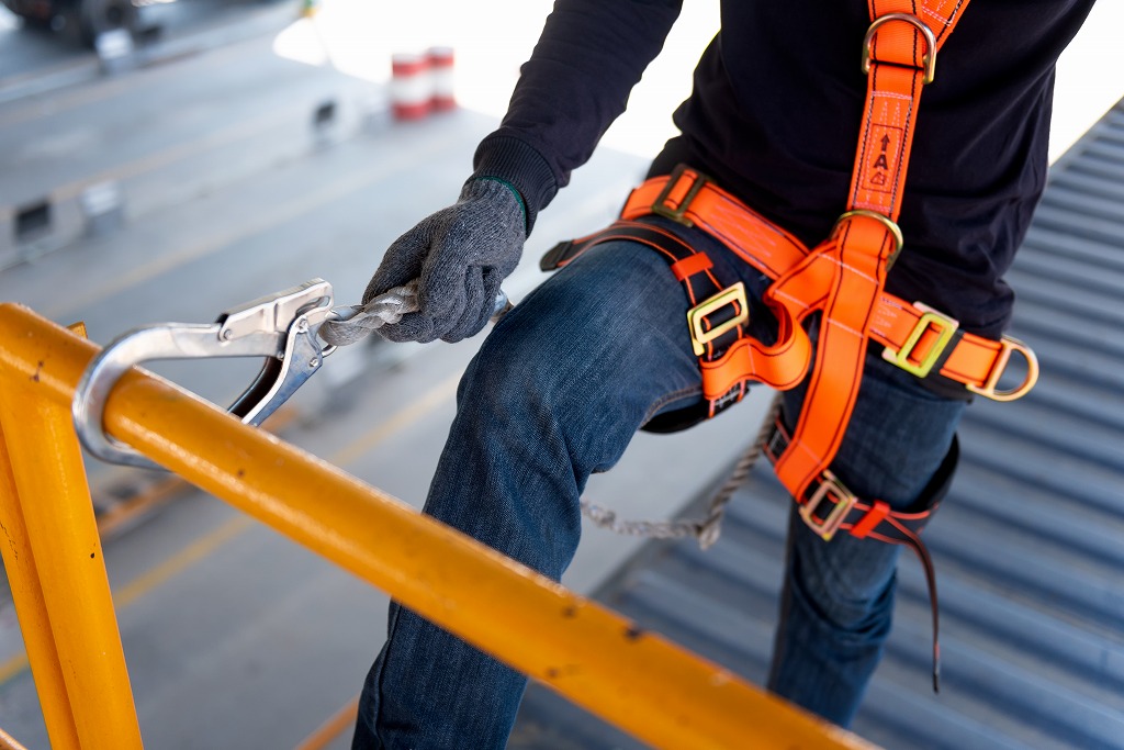 高所の足場作業で必須の安全帯って何？